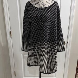 Black, Crean and  Gold Chelsea & Theodore Geometric Pattern Tunic